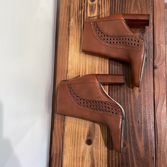 Matisse Tan Braided Cutout Leather Ankle Boot Heel Size 6.5 - Picture 16 of 16